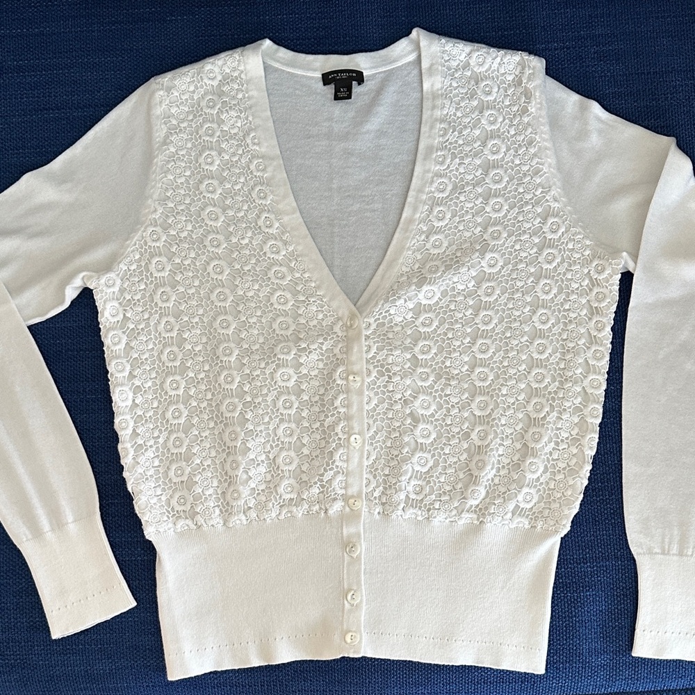 Ann Taylor Lace Overlay V-Neck Button Front Cardigan XS White 100% Cotton